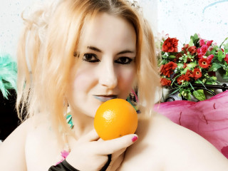 Alter: 42 / Skorpion - Alter: 162 / mollig - Geschlecht: weiblich - Ausrichtung: bisexuell - Haare: blond / mittellang - Piercing: keins - bewebmaster-Alter: C - Hautfarbe: weiss - Augen: braun - Rasur: teilrasiert